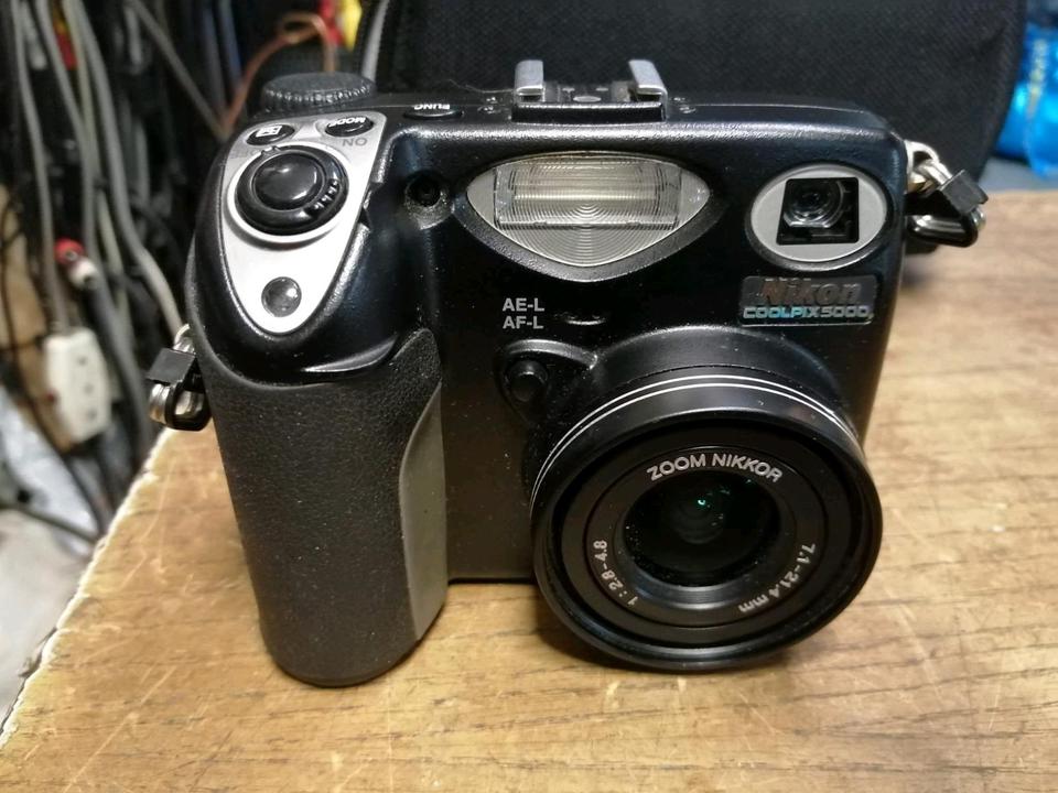 NIKON COOLPIX 5000, Digital-Kamera mit Zubehör!!