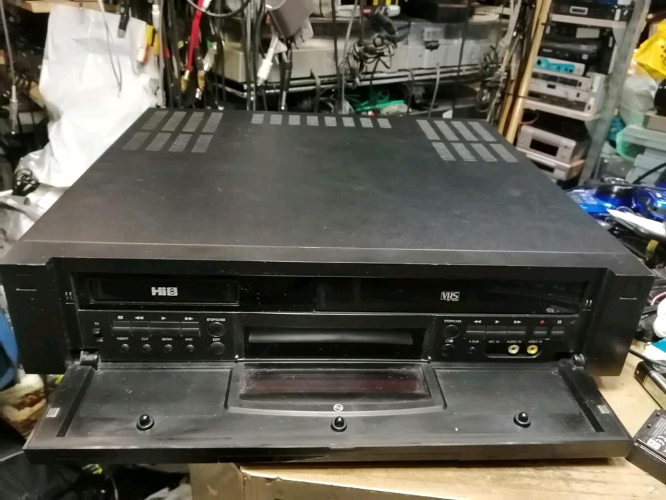 LOEWE OC 2518 M, Videorecorder VHS + Hi8, OHNE Fernbedienung!!!