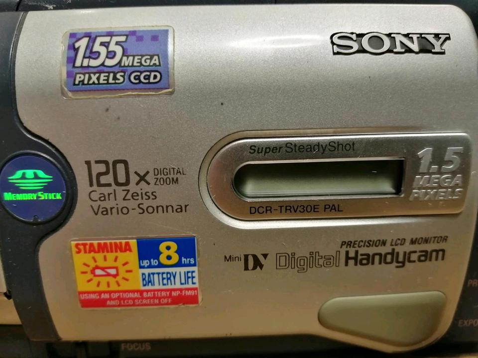 SONY DCR-TRV30E, MD-Videocamera mit Zubehör!!