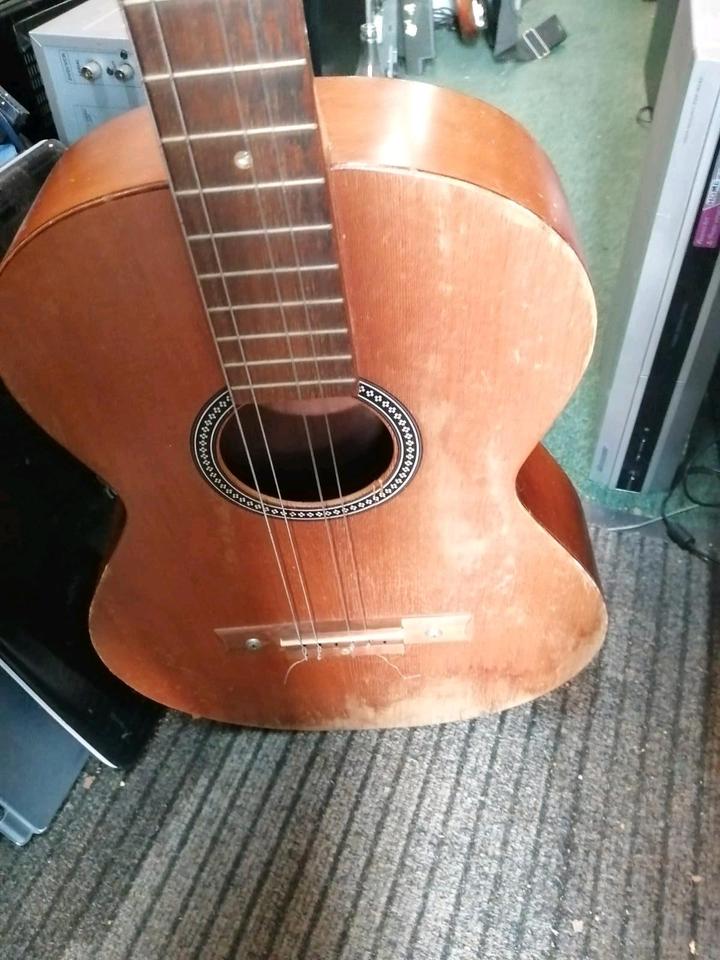 FRAMUS Amateur, Gitarre, 2 Saiten fehlen!