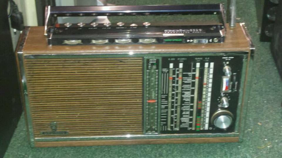 GRUNDIG Satellit Transistor 6001; SW-Band Radio; etwas DEFEKT!