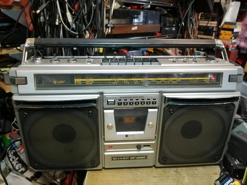 SHARP GF-8585H, Radio-Cassetten-Recorder, etwas DEFEKT!!!