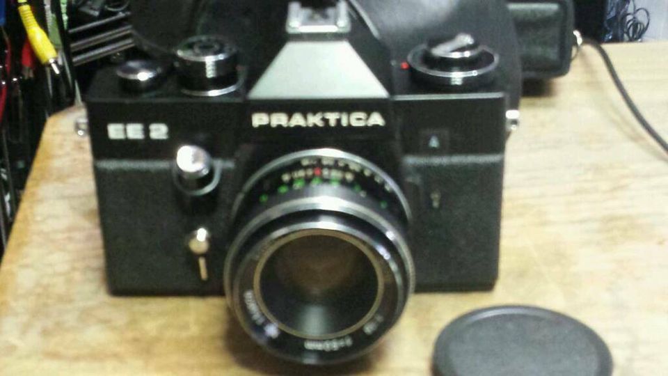 PRAKTICA EE2; Analog-Camera + Objektiv PORST Color Reflex