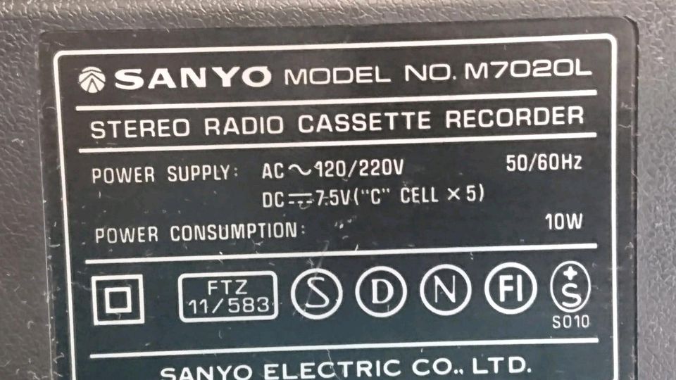 SANYO M7020L, Stereo Radio-Cassetten-Recorder, etwas DEFEKT!!