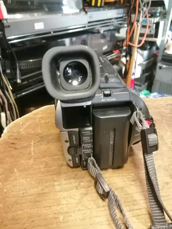 SONY CCD-TRV48E, Handycam Hi8 und Video 8 geeignet, mit Zubehör!!