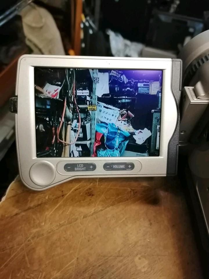 SONY DCR-TRV30E, MD-Videocamera mit Zubehör!!