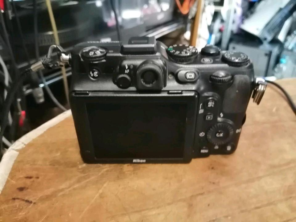 NIKON COOLPIX P7100, Digital-Kamera mit Zubehör - etwas DEFEKT!!!