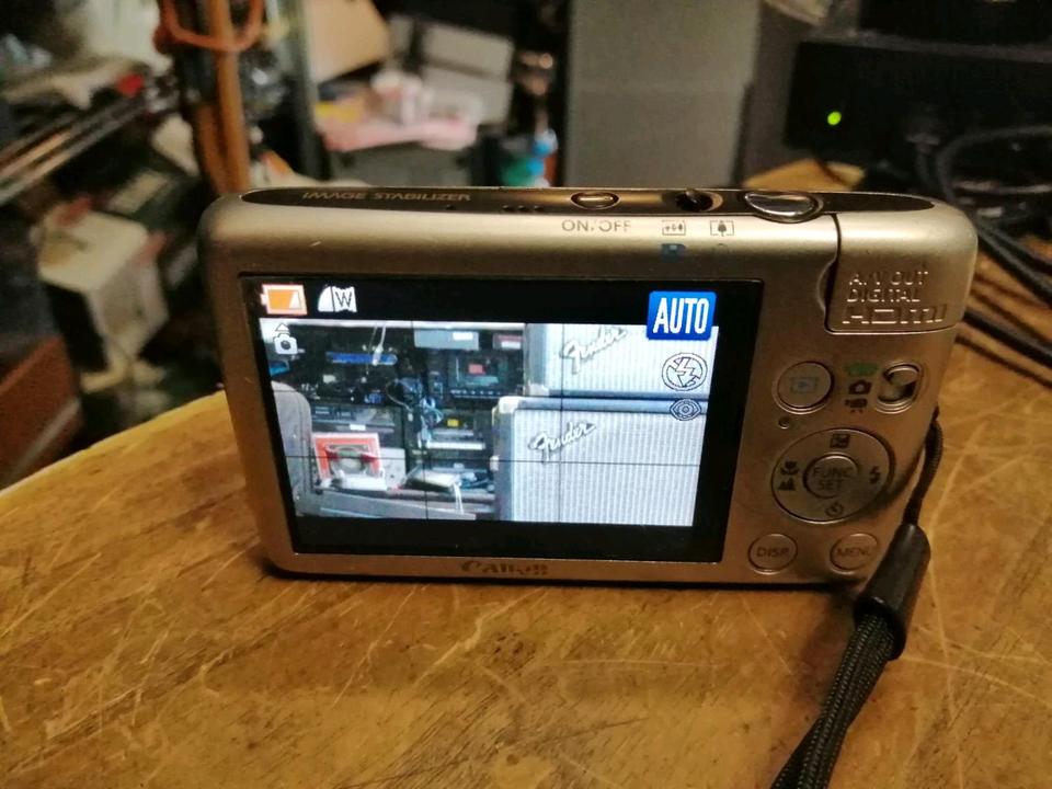 CANON IXUS 130, Digital-Kamera mit Zubehör!! guter Zustand!!!