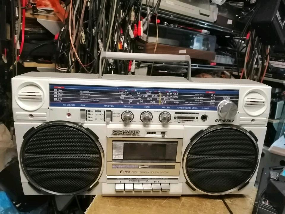 SHARP GF-5757H, Radio-Cassetten-Recorder, weiß, SELTEN!!!