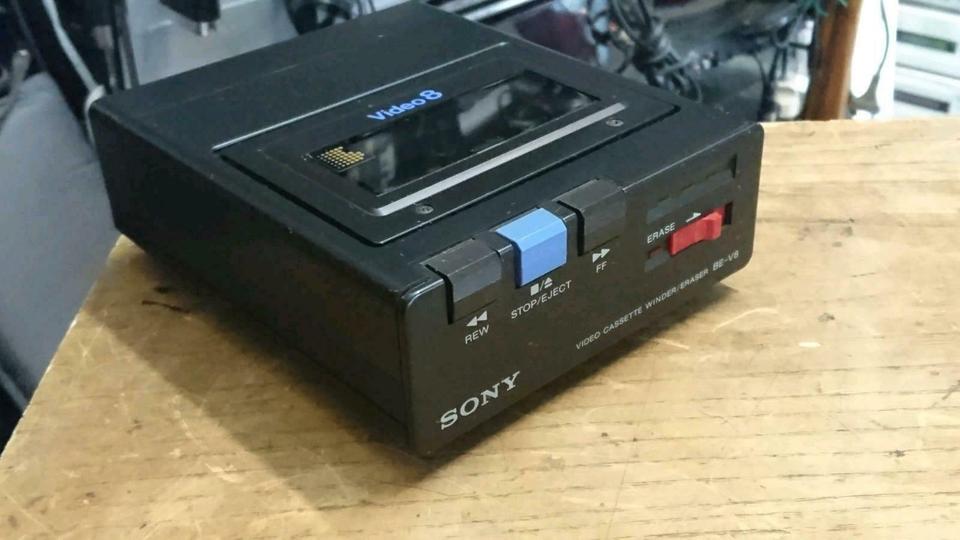 SONY BE-V8, Video Cassette Winder/Eraser mit Original-Adapter