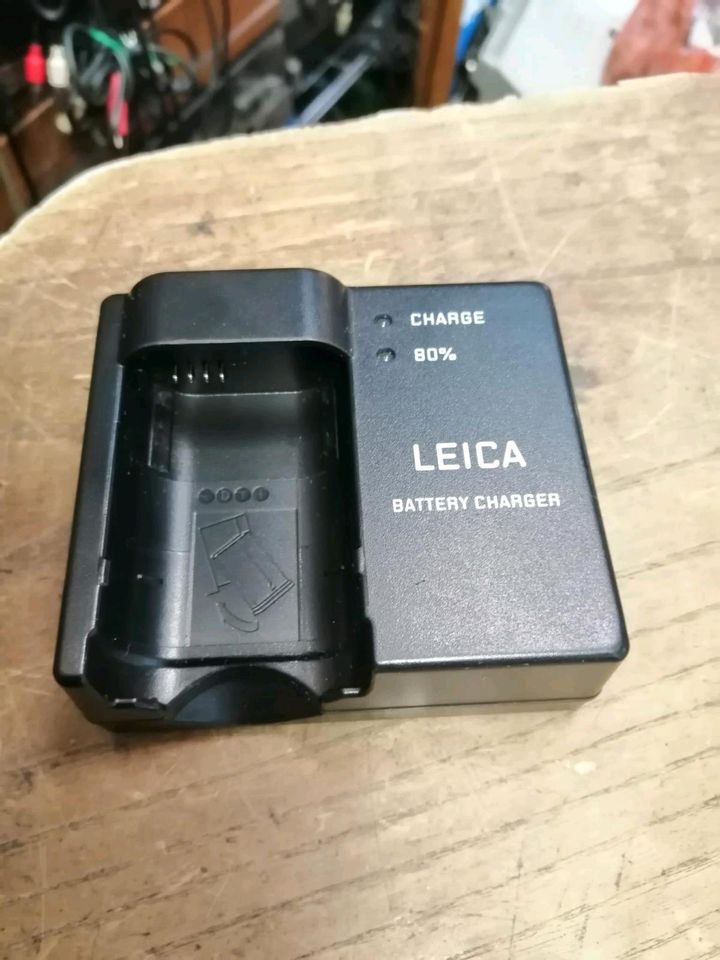 LEICA BC-SCL4, Ladegerät für Kameras/Battery Charger!!