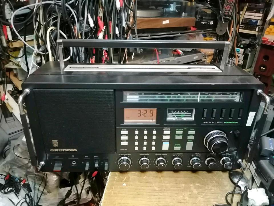 GRUNDIG 600 Professional, Radio, etwas DEFEKT!!