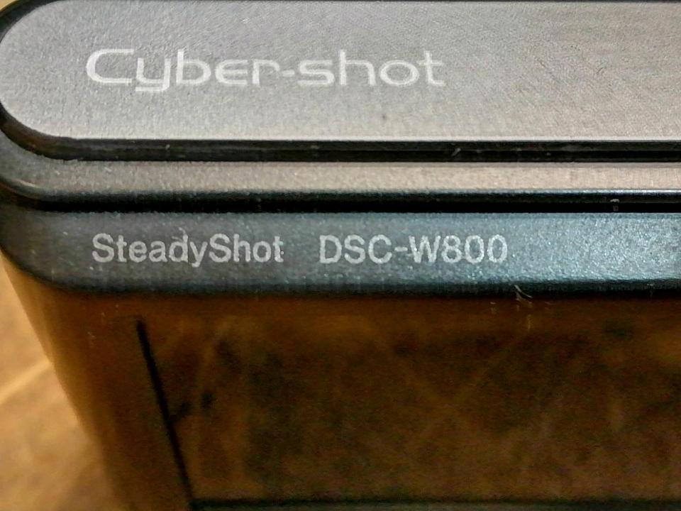SONY CYBER-SHOT DSC-W800, Digital-Kamera mit Zubehör!!