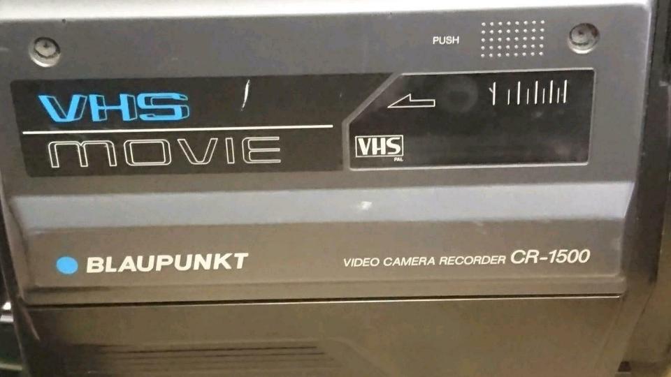 BLAUPUNKT CR-1500, VHS-Videocamera mit Ladegerät (ohne Akku)