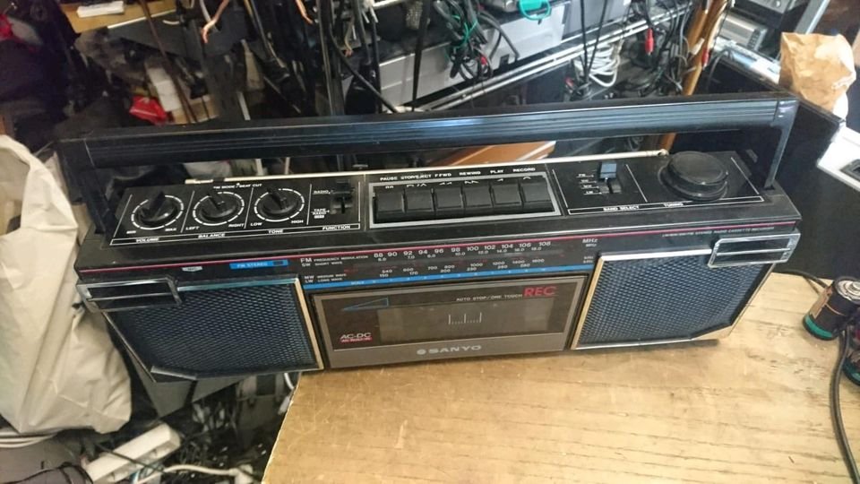 SANYO M7020L, Stereo Radio-Cassetten-Recorder, etwas DEFEKT!!