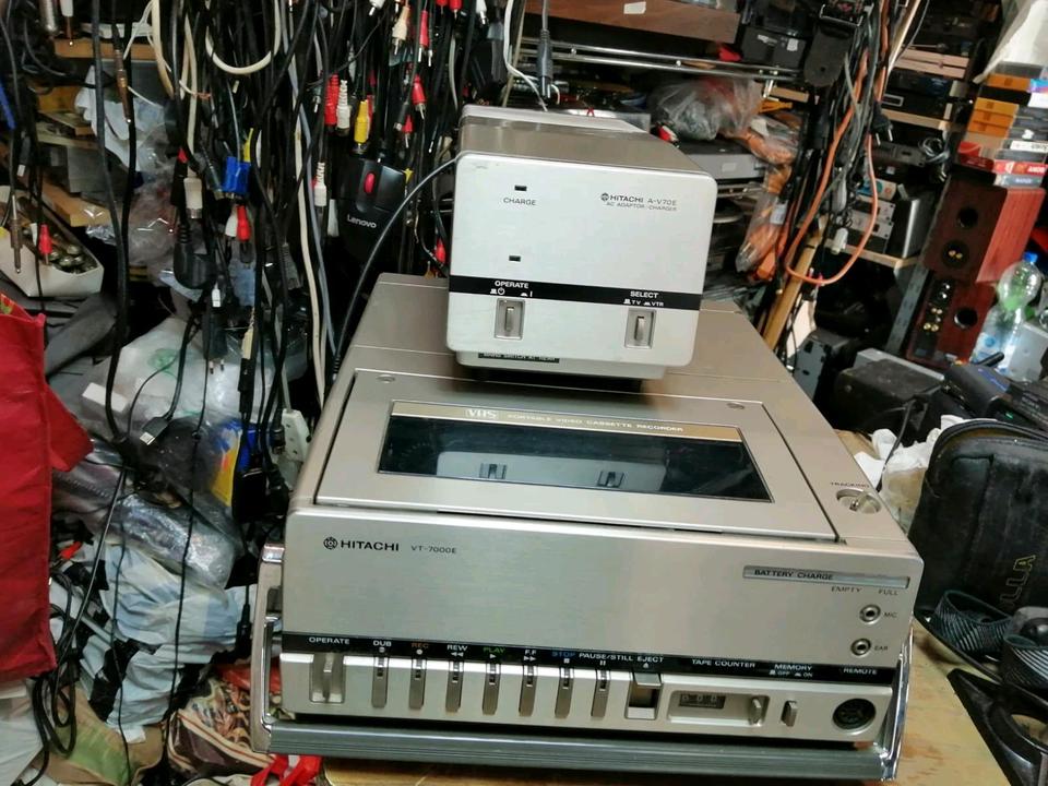 HITACHI VT-7000E Videorecorder, Adapter und Videocamera!!!