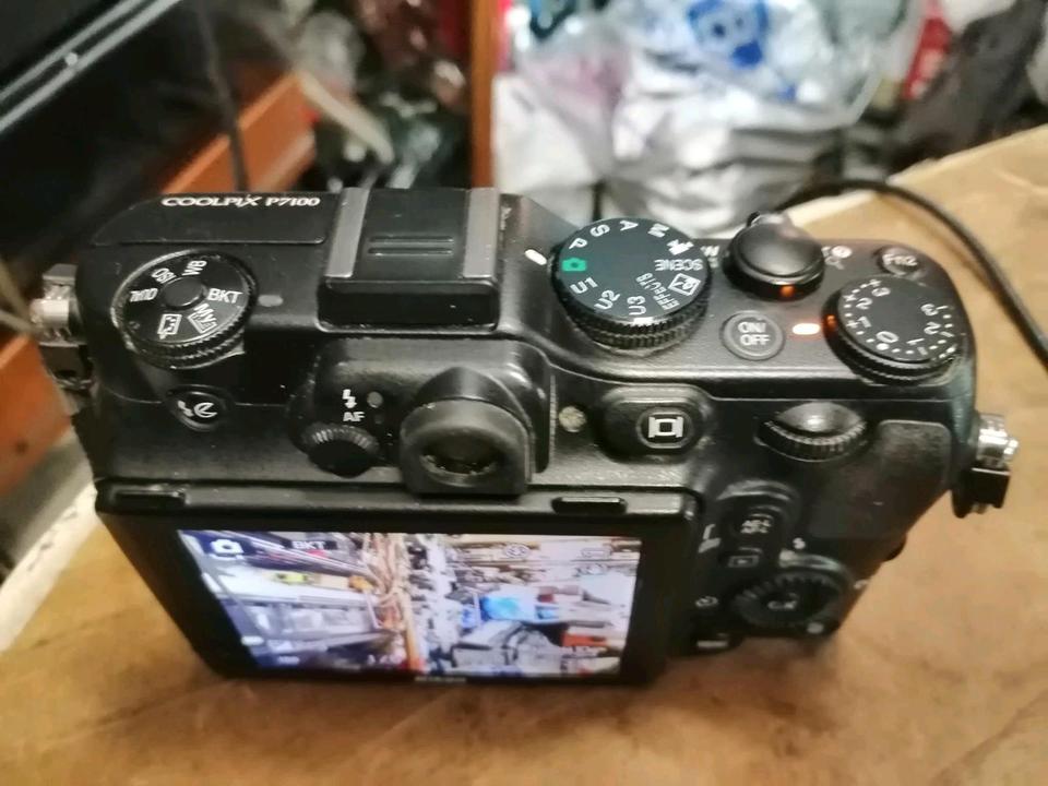 NIKON COOLPIX P7100, Digital-Kamera mit Zubehör - etwas DEFEKT!!!