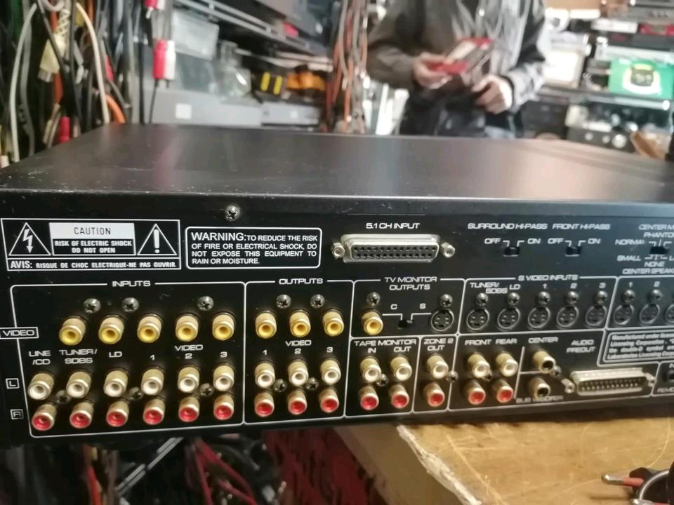 ROTEL RSP-980 Surround Sound Prozessor.