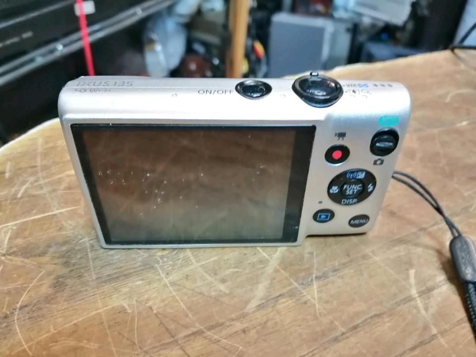 CANON IXUS 135, Digital-Kamera OHNE Speicherkarte!!