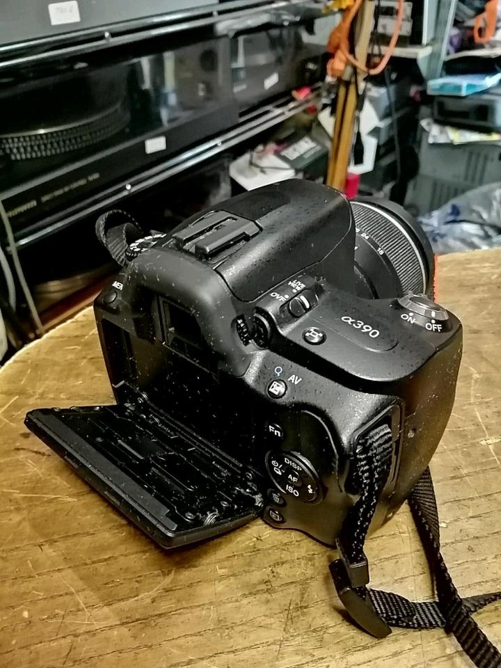 SONY Alpha DSIR A390 Digitalkamera + SONY Objektiv, mit Zubehör!!