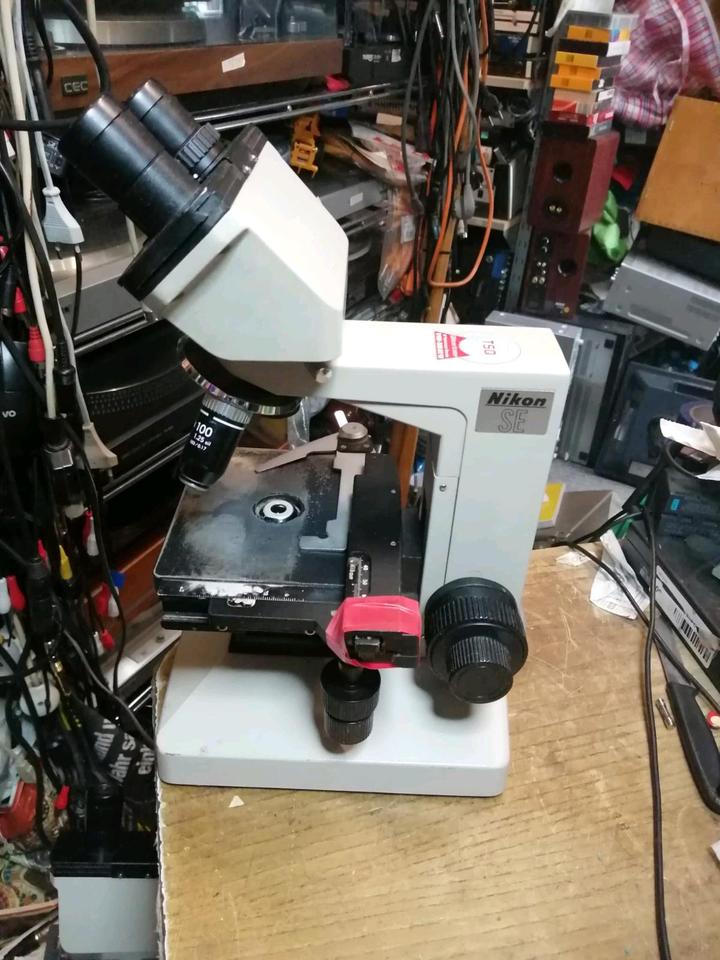 2 NIKON MIKROSKOPE, 1 Mikroskop ist etwas DEFEKT!!