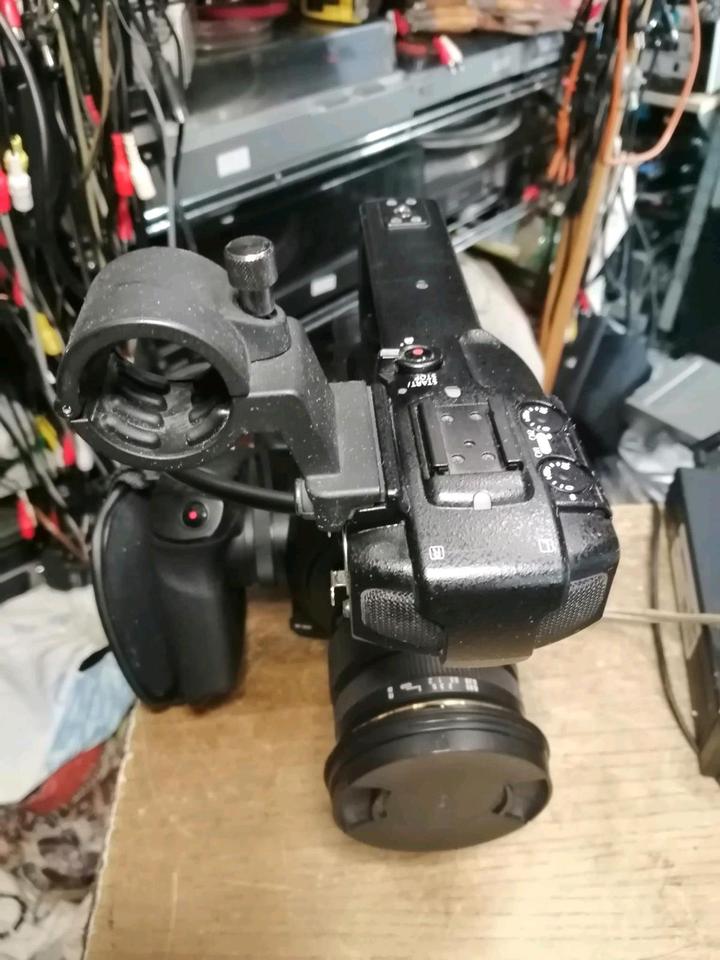 CANON EOS C100, Digital-Kamera mit SIGMA Objektiv, guter Zustand