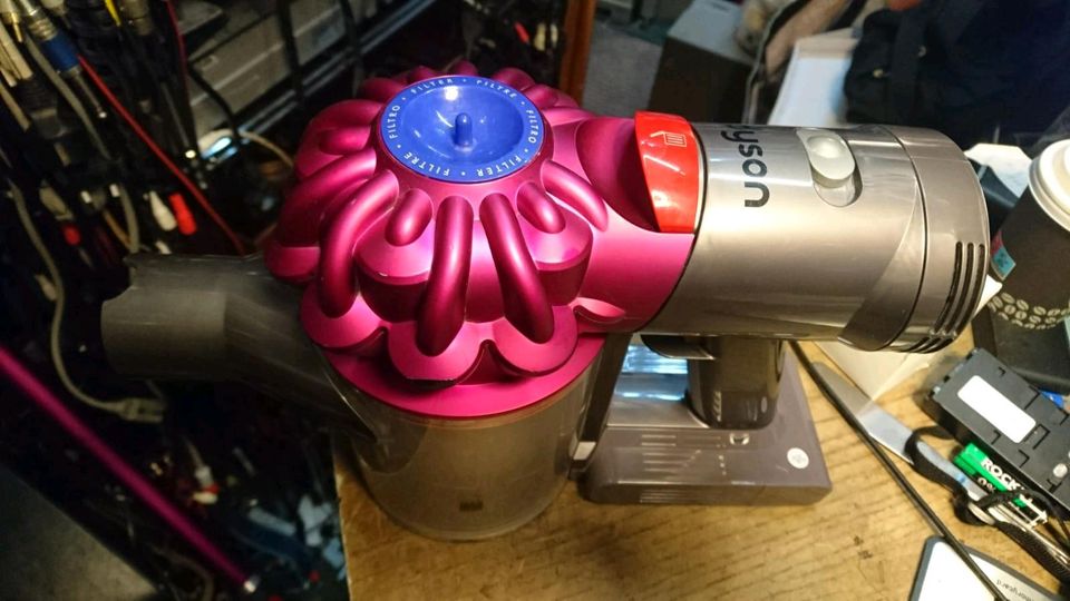 DYSON V7 motorhead, Akku-Staubsauger mit Zubehör!!