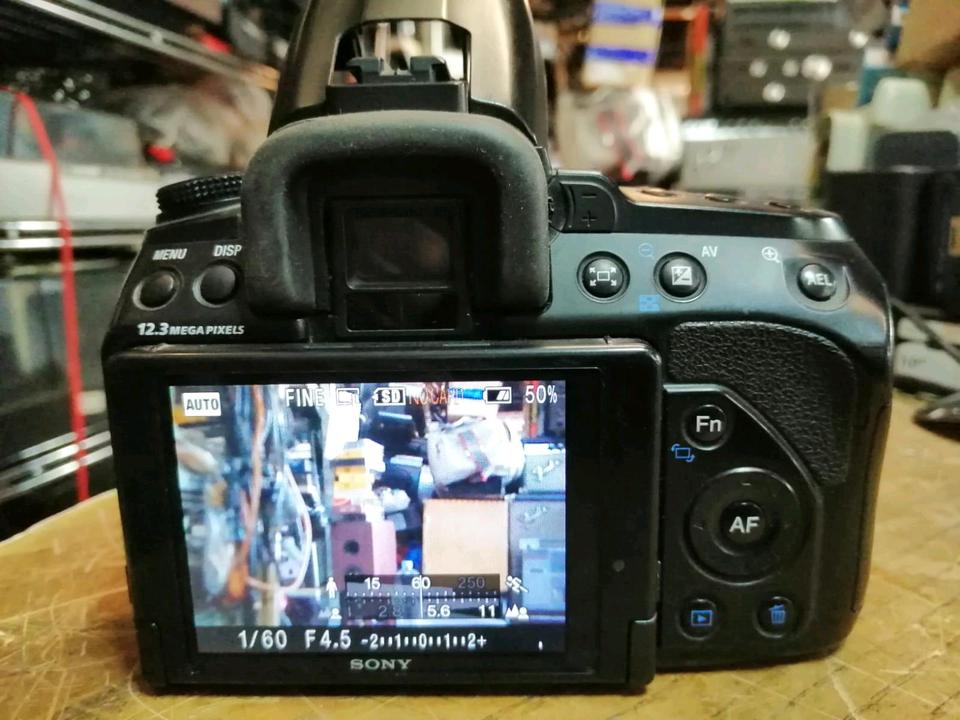 SONY ALPHA 500 Digitalkamera + SONY DT Objektiv + Zubehör!!