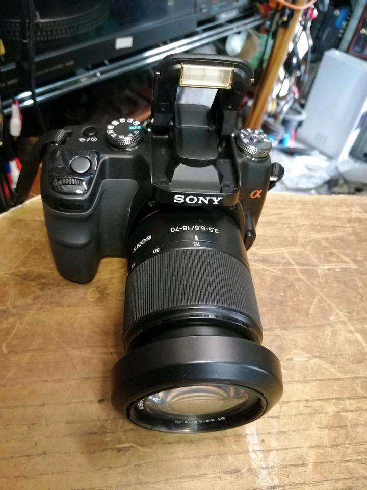 SONY DSLR-A100, Digital-Kamera mit Zubehör, guter Zustand!