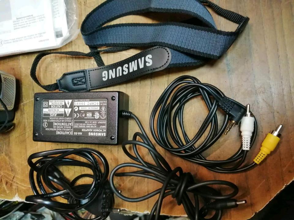 SAMSUNG VP-W60, Videocamera Hi8 und Video 8, mit Zubehör!!!