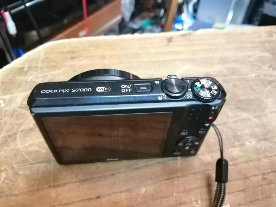NIKON COOLPIX S7000, Digital-Kamera mit Zubehör!