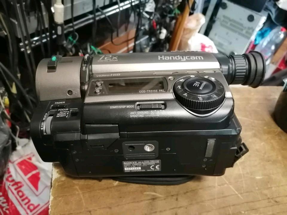 SONY CCD-TR515E, Videocamera Hi8 und Video 8, mit Zubehör!!!