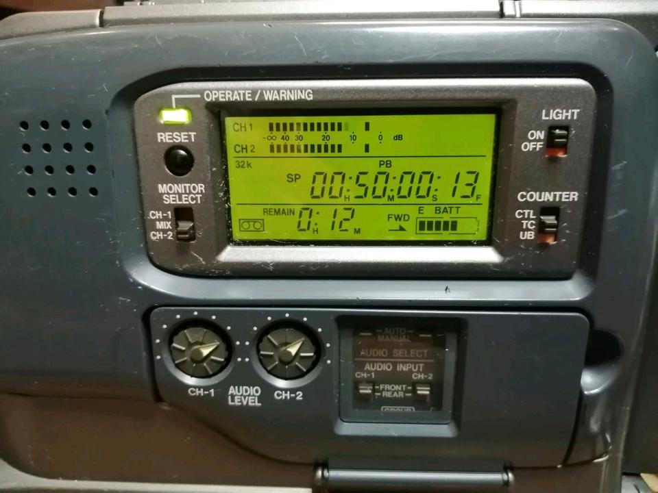 JVC GY-DV500, MiniDV-Videocamera mit einem Adapter!!