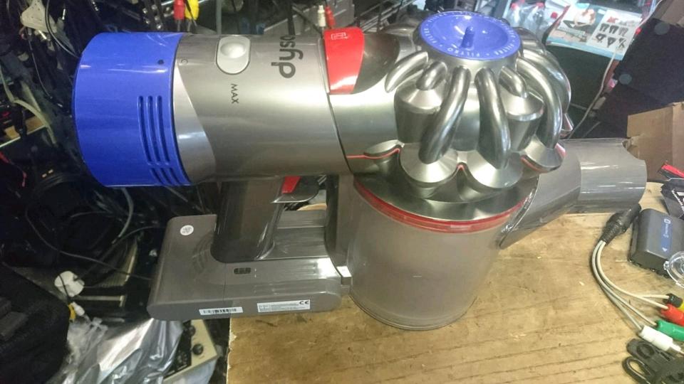 DYSON V8 motorhead, Akku-Staubsauger mit NEUEN Akku + Zubehör!