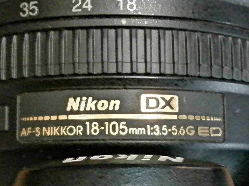 NIKON D5000 Digital-Kamera + NIKON NIKKOR Objektiv, guter Zustan!
