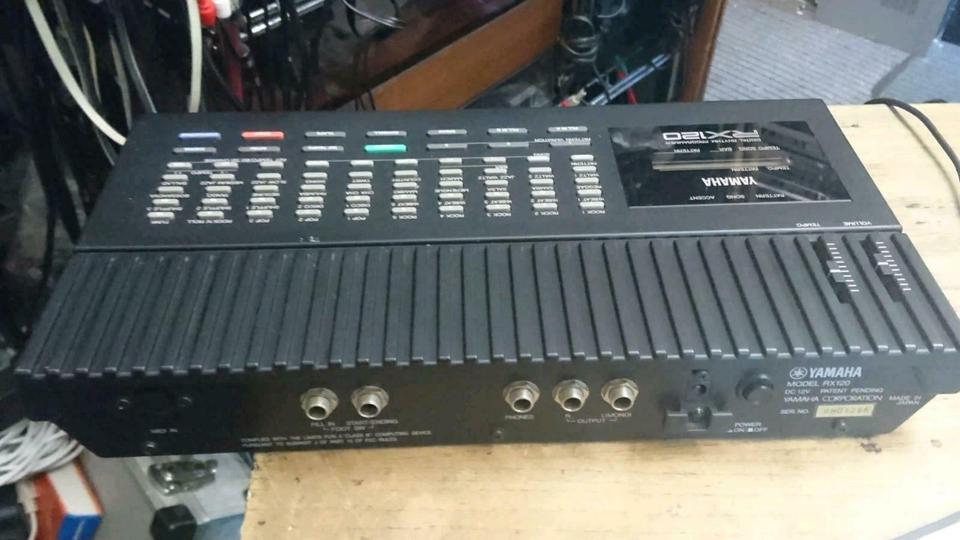 YAMAHA RX120 Digital Rhythm Programmer, mit Universal-Adapter