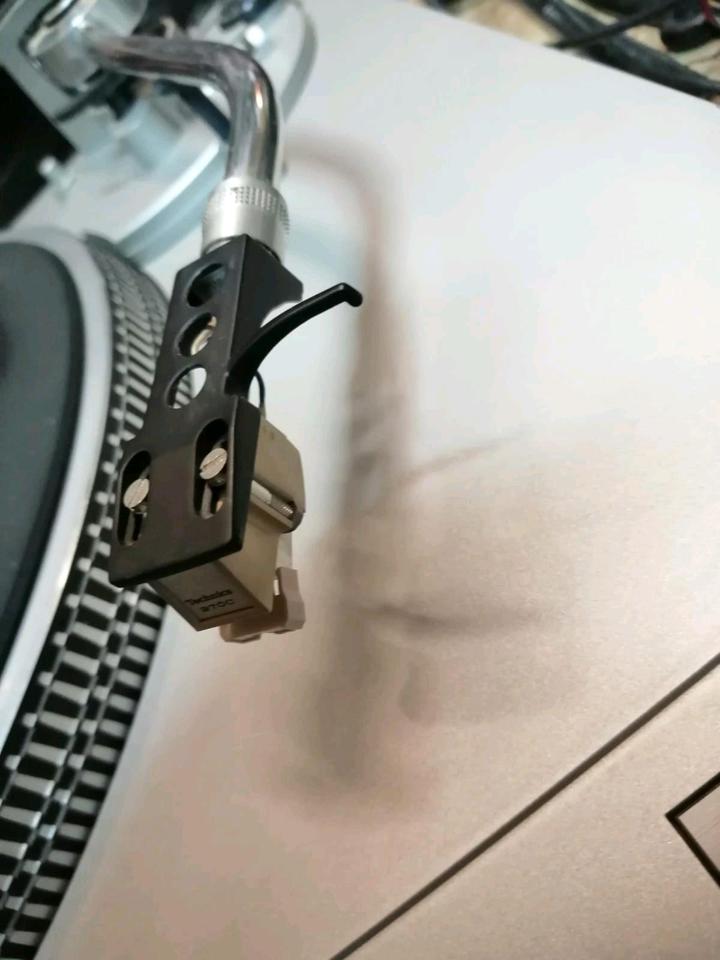 TECHNICS SL-D2 Plattenspieler, mit NEUER Nadel!!