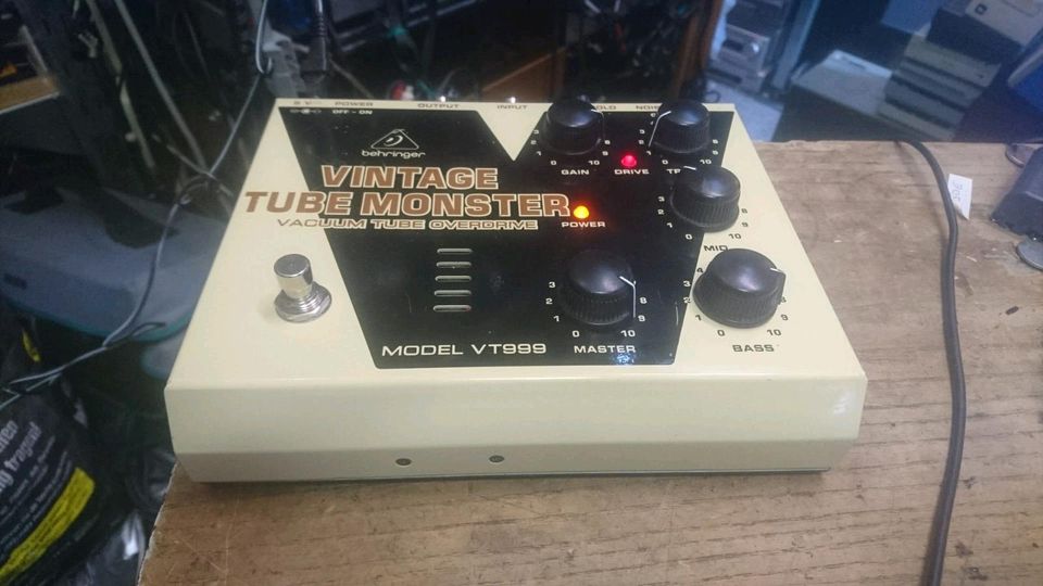 BEHRINGER VT999 Vintage Tube Monster, Effekt-Gerät!