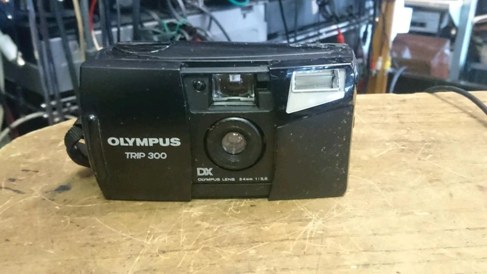 OLYMPUS TRIP 300, Analog-Kamera mit Original-Tasche!