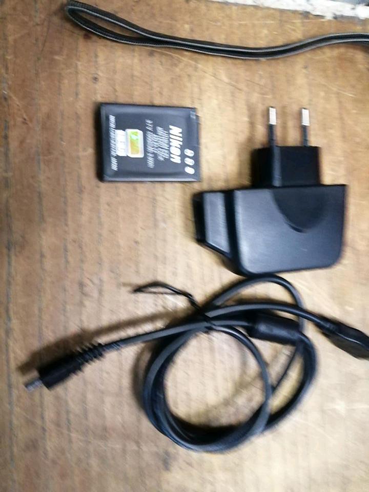 NIKON S9100, Digital-Kamera mit Zubehör, rot, OHNE Speicherkarte!