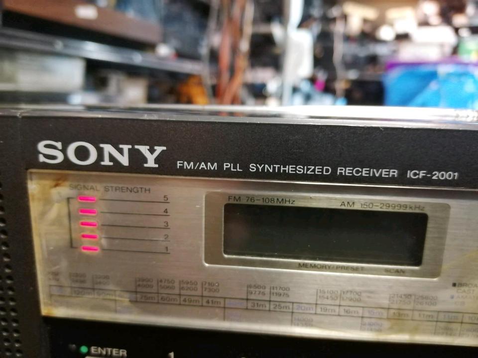 SONY ICF-2001, FM/AM PLL Synthesized Receiver, Universal-Adapter!