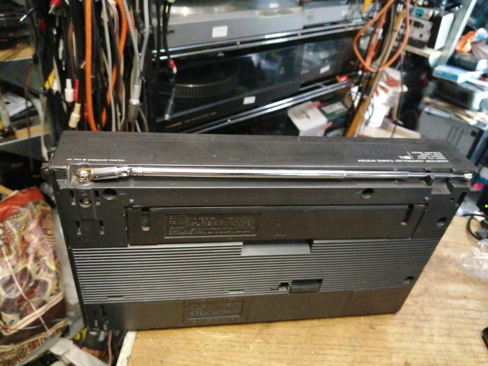 SONY ICF-2001, FM/AM PLL Synthesized Receiver, Universal-Adapter!