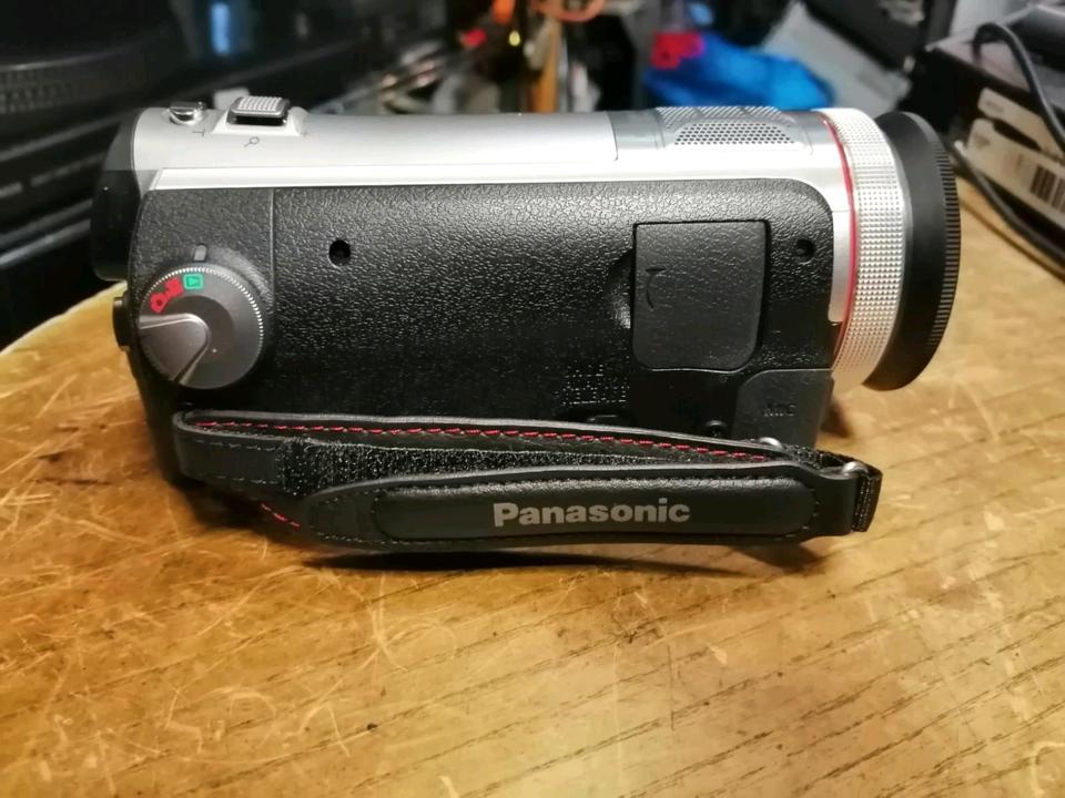 PANASONIC HDC-SD707, Videocamera mit Zubehör!!!