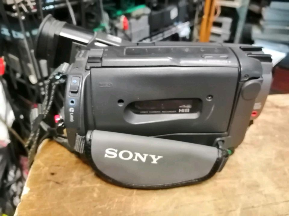 SONY CCD-TR910E Videocamera Hi8 +Video 8, Zubehör, etwas DEFEKT!!