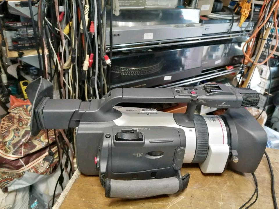 CANON XM2 3CCD Digital Video Camcorder + VL-10Li, mit Zubehör!!!