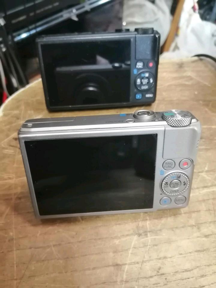 CANON POWERSHOT S110 (2 Stück) 1x silber, 1x schwarz, DEFEKT!!!