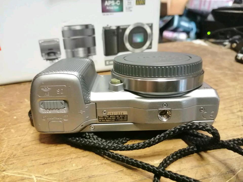 SONY Alpha NEX-5N, Digital-Kamera OHNE OBJEKTIV!! Zubehör!