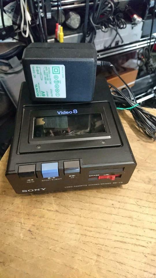 SONY BE-V8, Video Cassette Winder/Eraser mit Original-Adapter