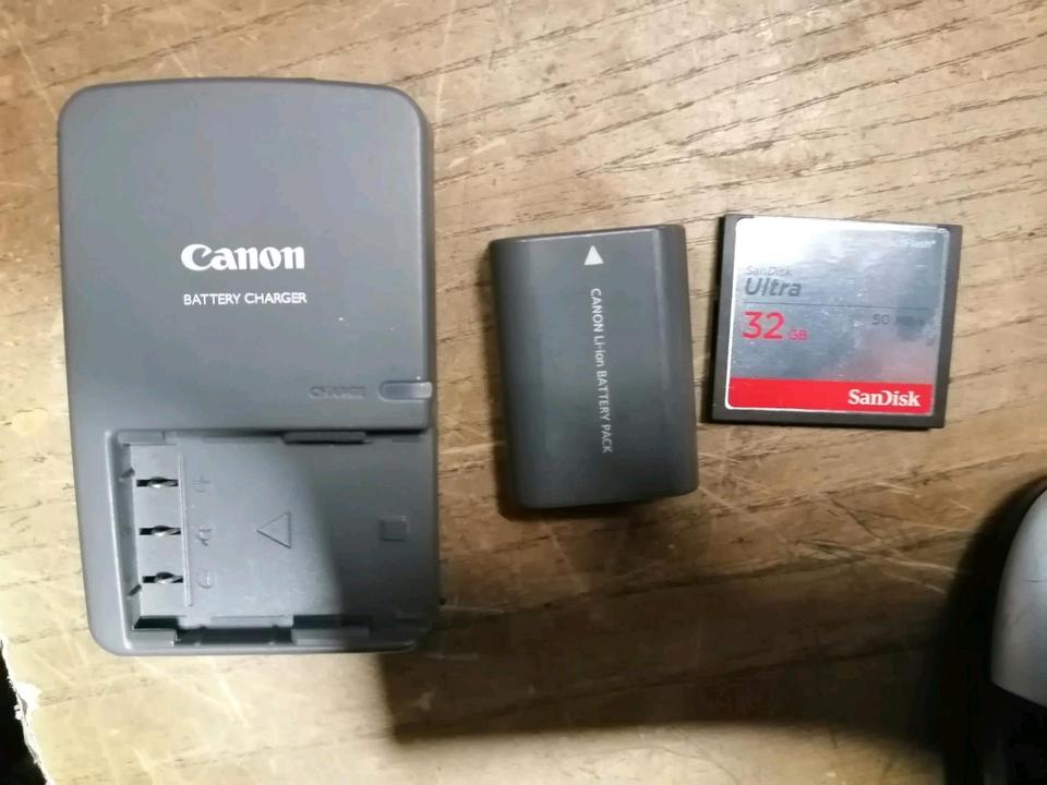 CANON EOS350 Da Digital, Digital-Kamera mit VOIGTLÄNDER Objektiv!