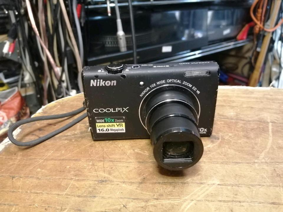 NIKON COOLPIX S6200, Digital-Kamera, OHNE Speicherkarte!!